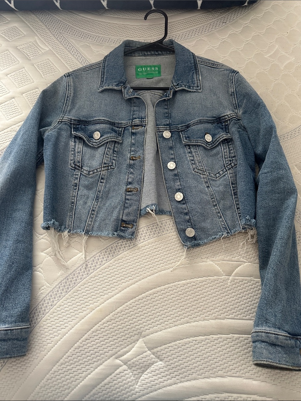 GUESS Light Blue Cropped Raw-Hem Denim Jacket